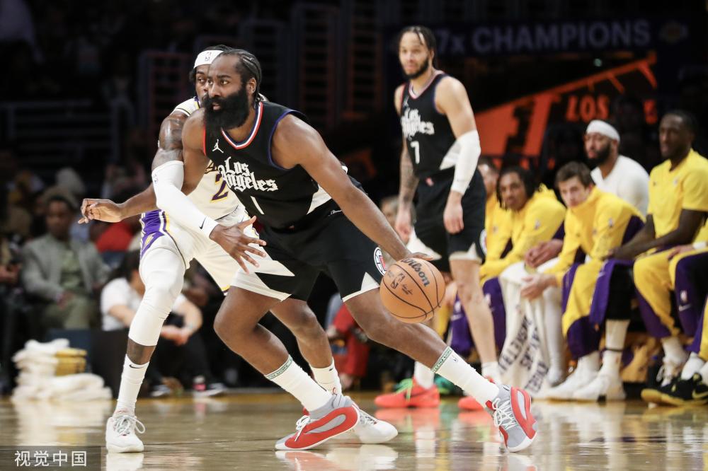 员进行对比 员进行对比